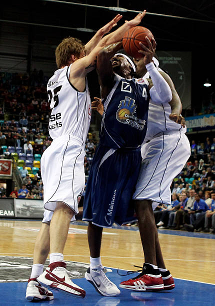 制造威胁 制造威胁