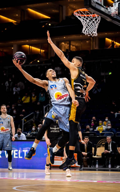 亚历山大 亚历山大