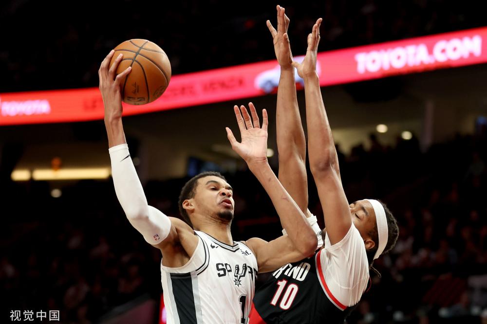 更是把中场 更是把中场