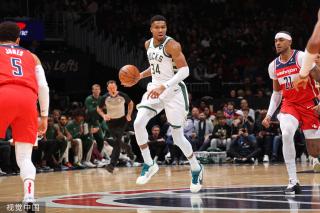 而是场边那 而是场边那